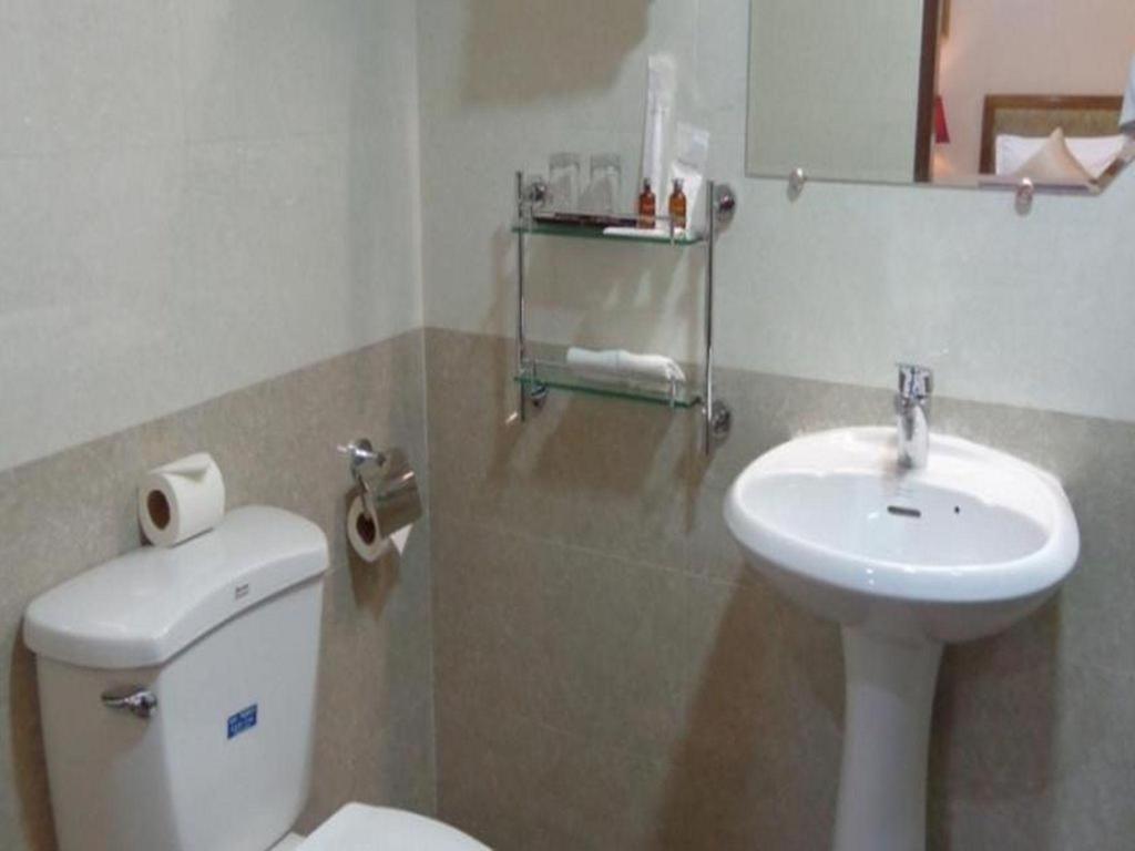 Royal Khattar Hotel Rangun Zewnętrze zdjęcie