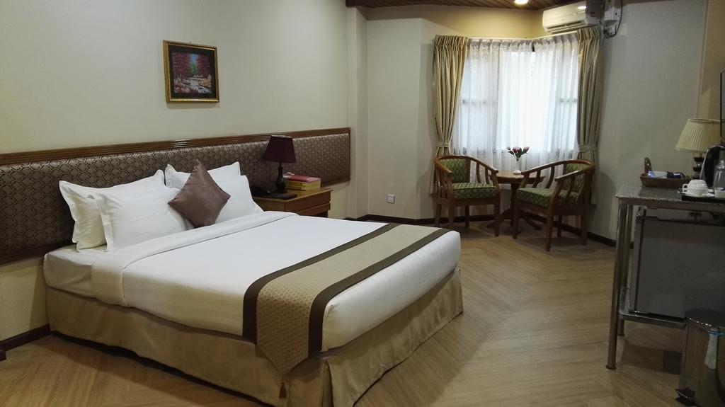 Royal Khattar Hotel Rangun Zewnętrze zdjęcie