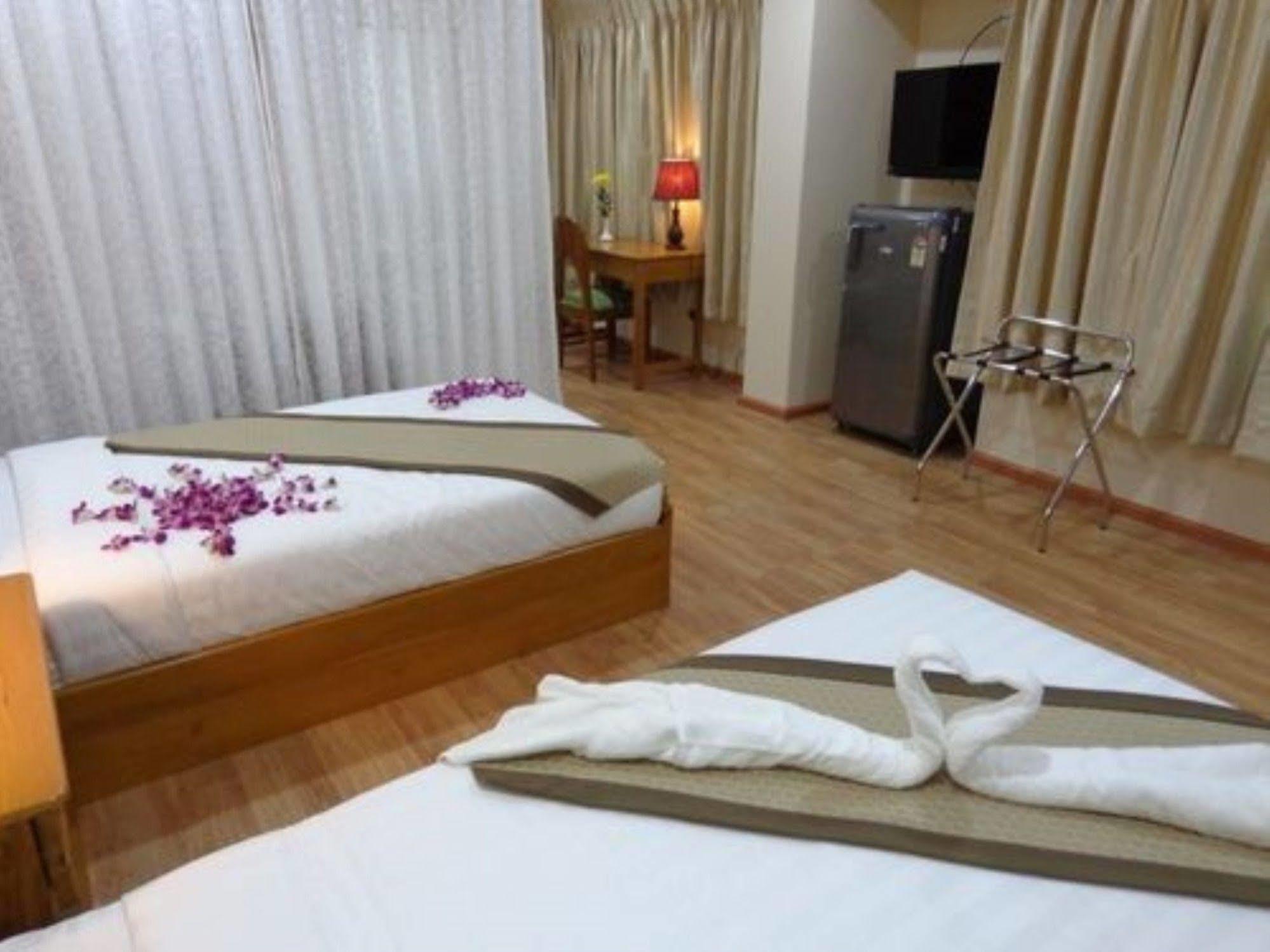 Royal Khattar Hotel Rangun Zewnętrze zdjęcie