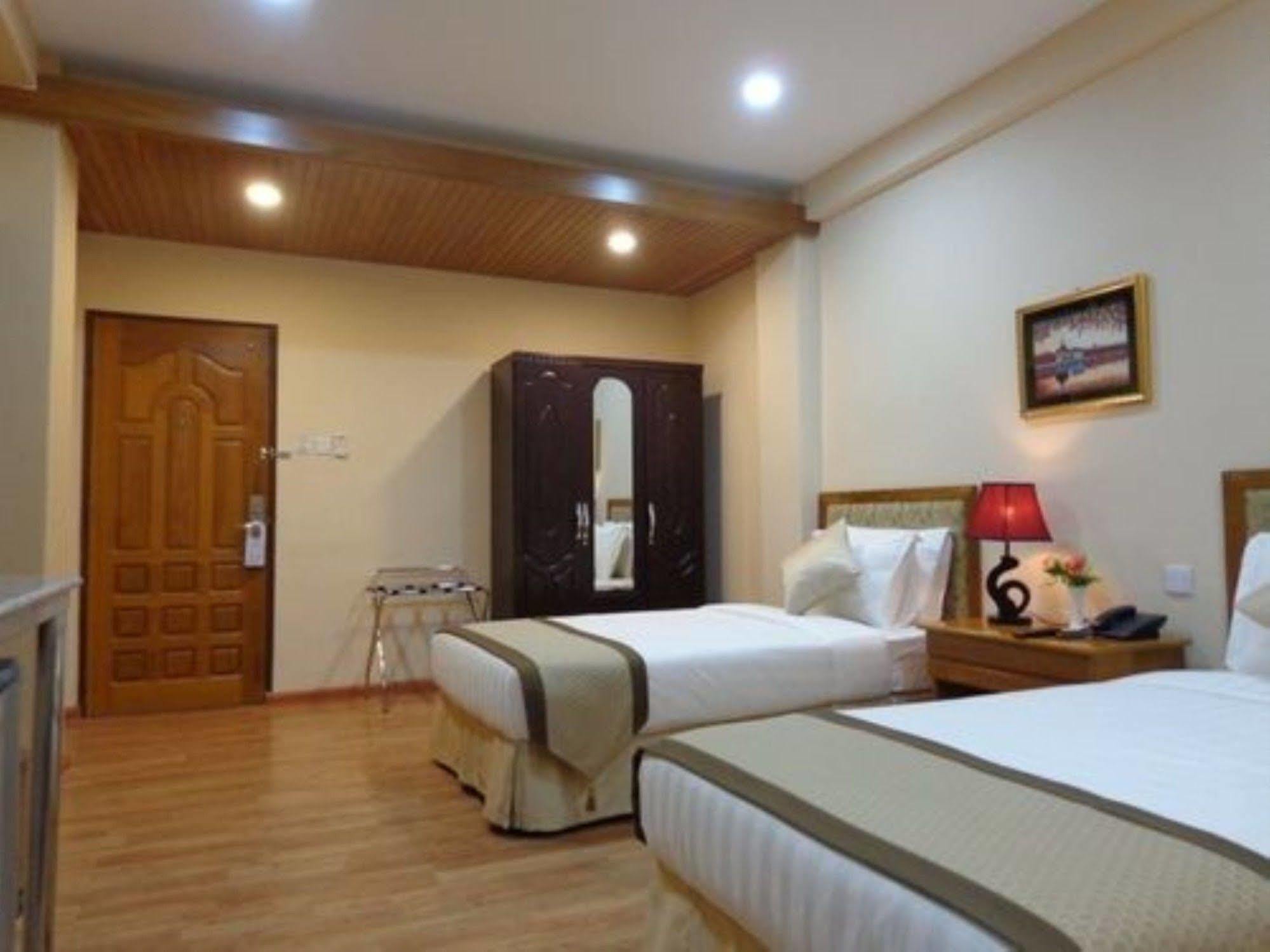 Royal Khattar Hotel Rangun Zewnętrze zdjęcie