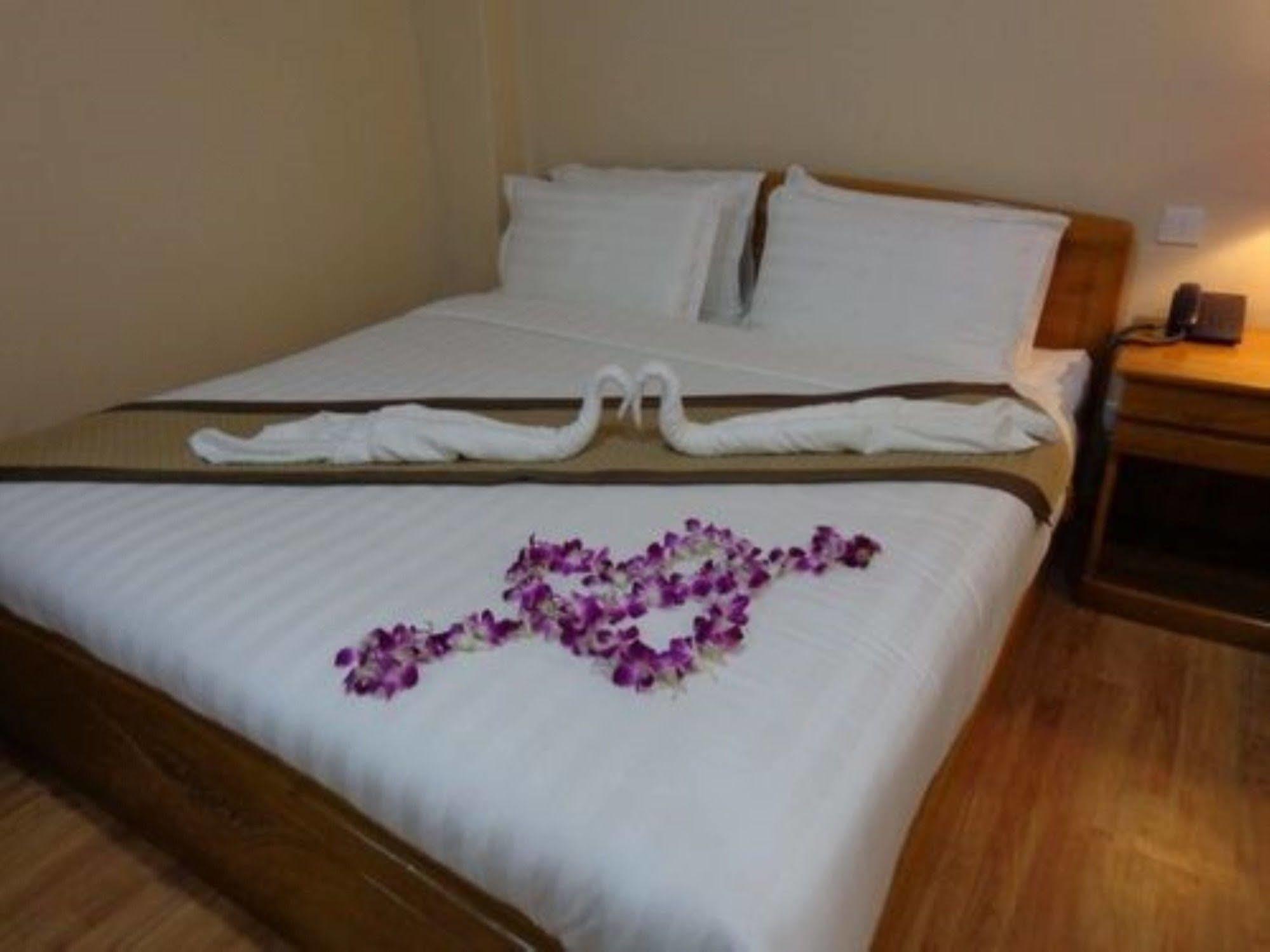 Royal Khattar Hotel Rangun Zewnętrze zdjęcie