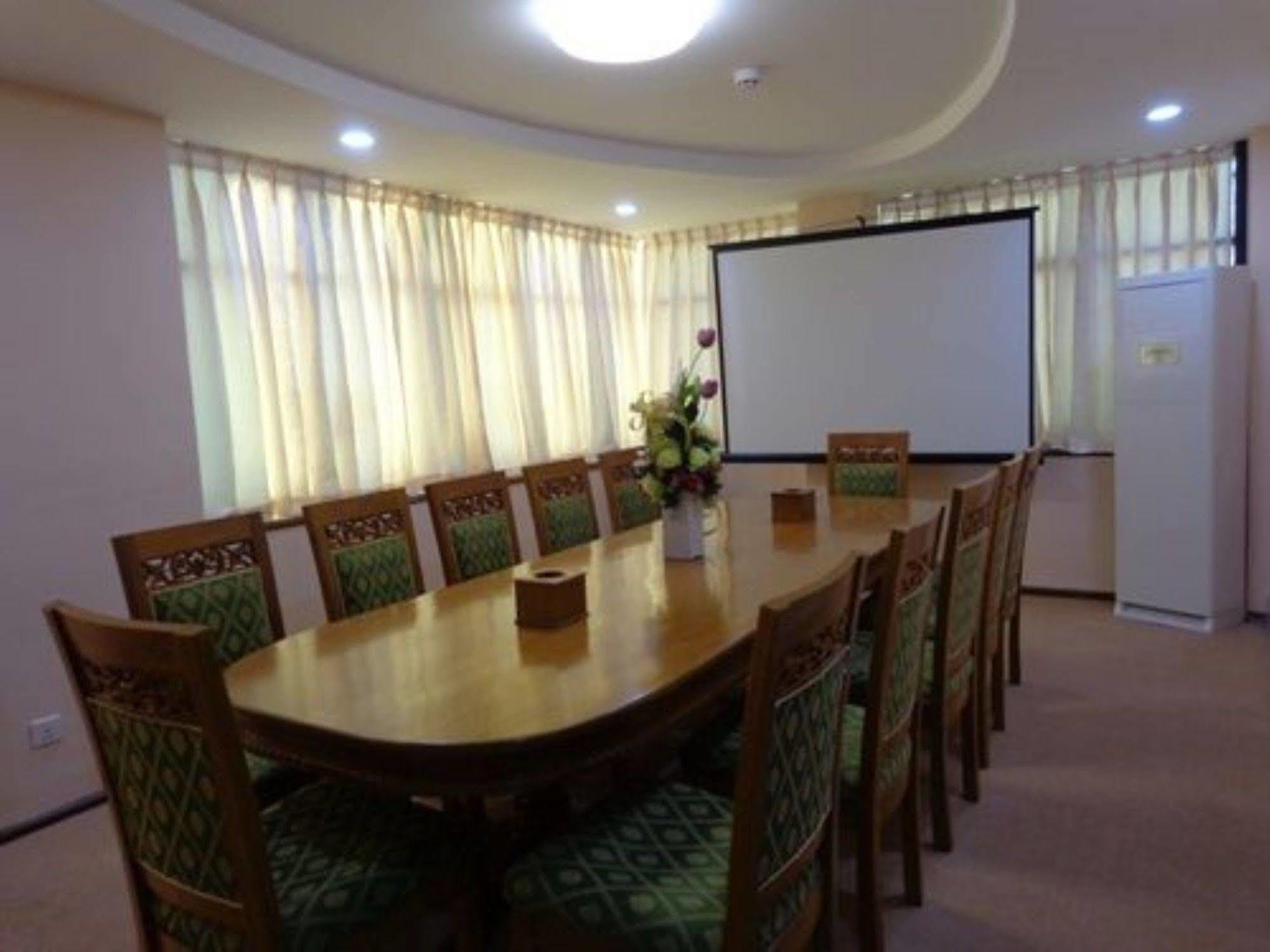 Royal Khattar Hotel Rangun Zewnętrze zdjęcie