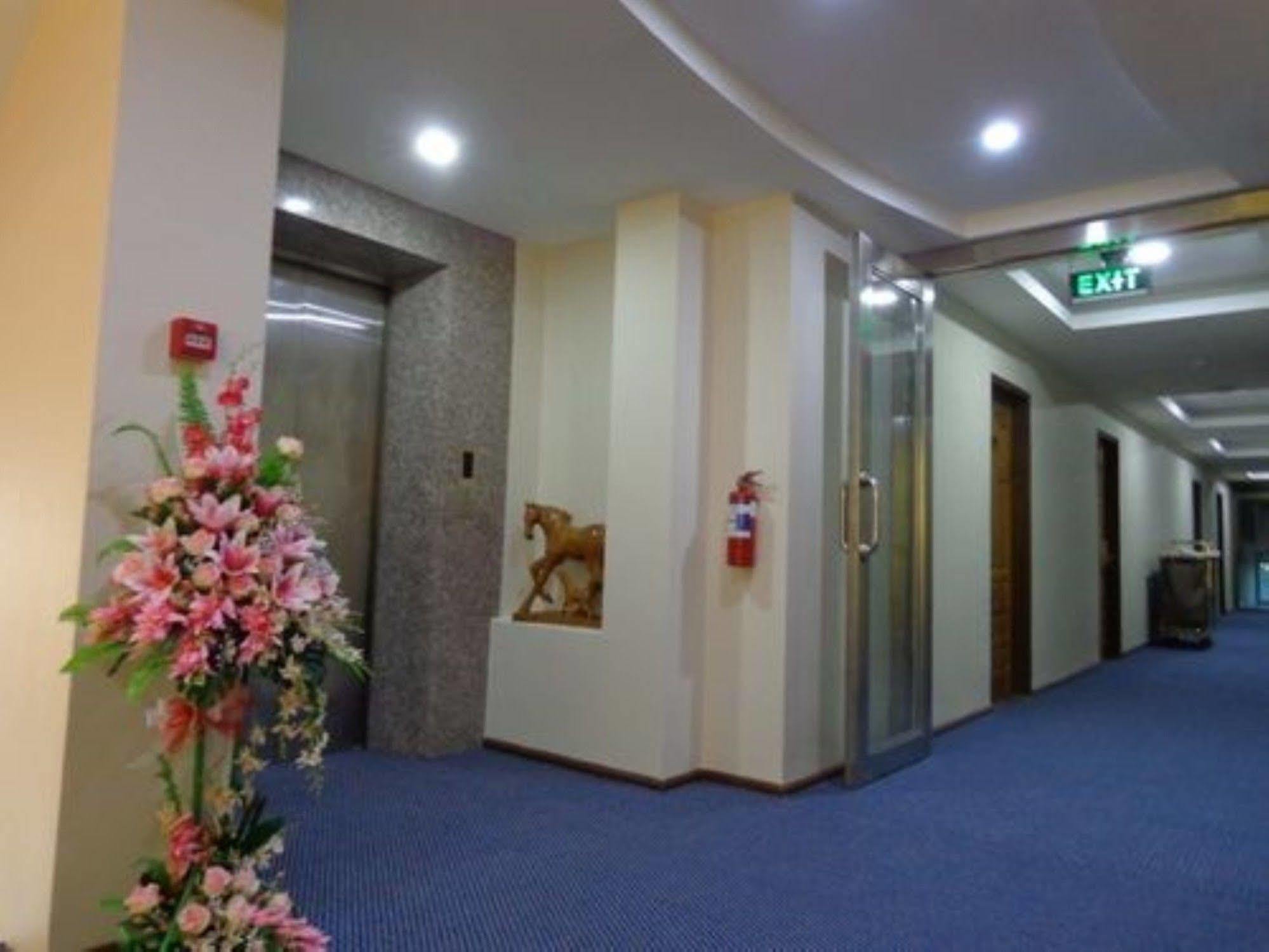 Royal Khattar Hotel Rangun Zewnętrze zdjęcie